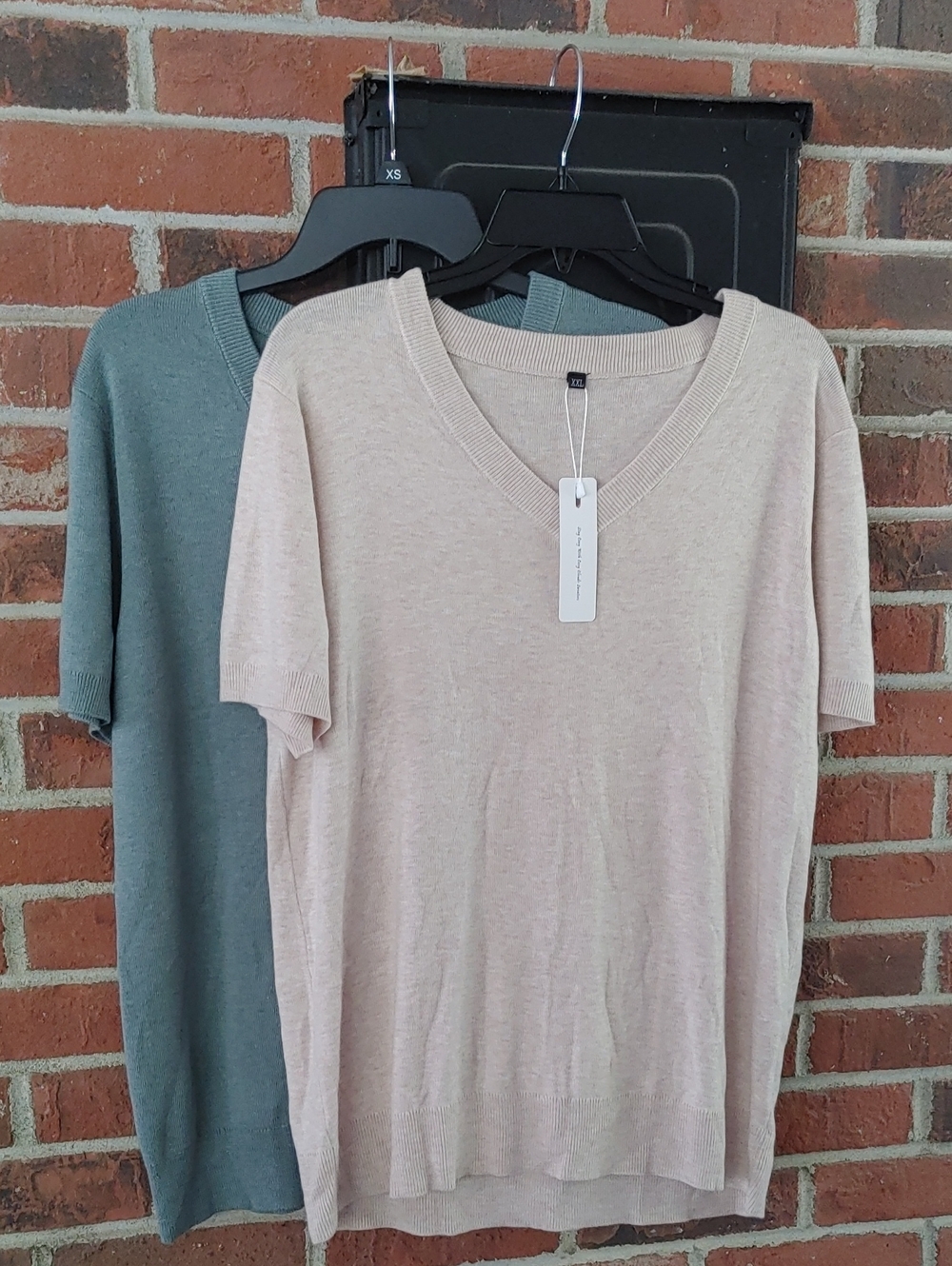 Arach & Cloz Set of 2 Short Sleeve V Neck Sweaters Size XXL